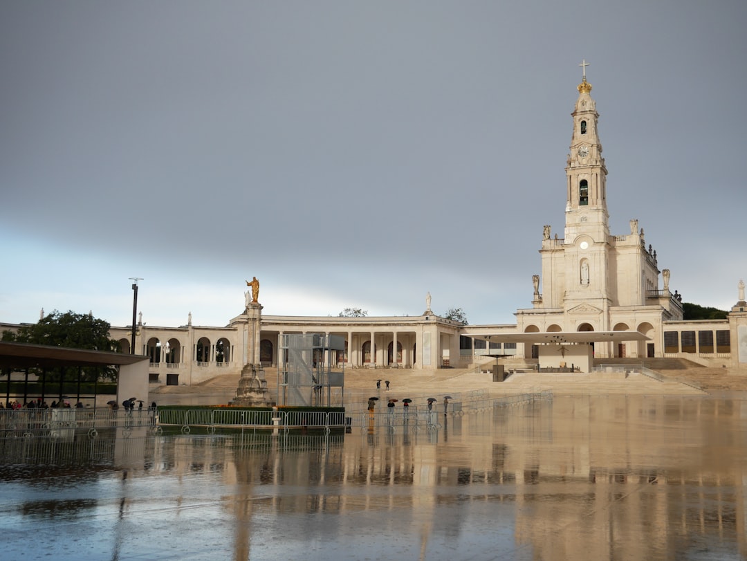 Stadt: Fátima - Foto von Natacha de Hepcée